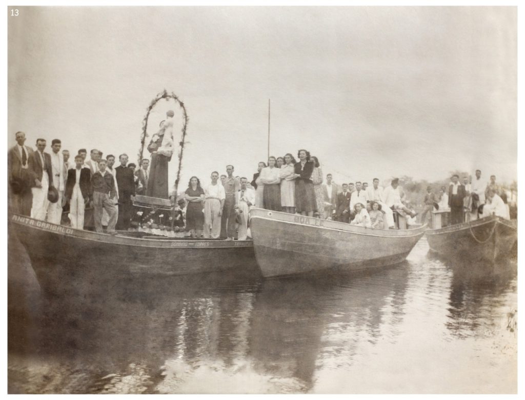 Chegada da Imagem de Santo Antônio de Pádua, pela Lagoa de Sombrio, dia 13 de novembro de 1949.