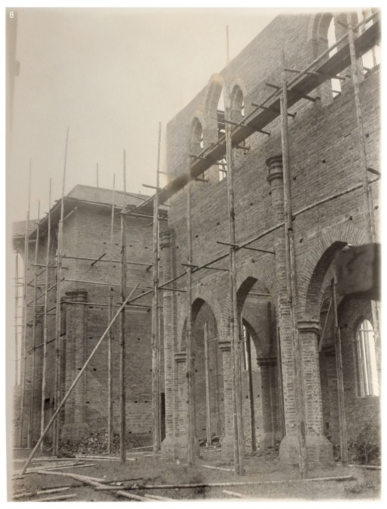 Igreja em construção, década de 40.